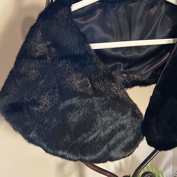 Faux Fur Black Collar - Picture 3 of 7